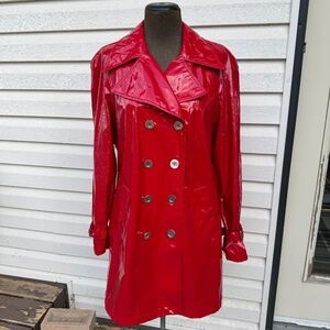 Show-stopping vintage 90s faux patent-leather trench in fire-engine red ❤️‍🔥